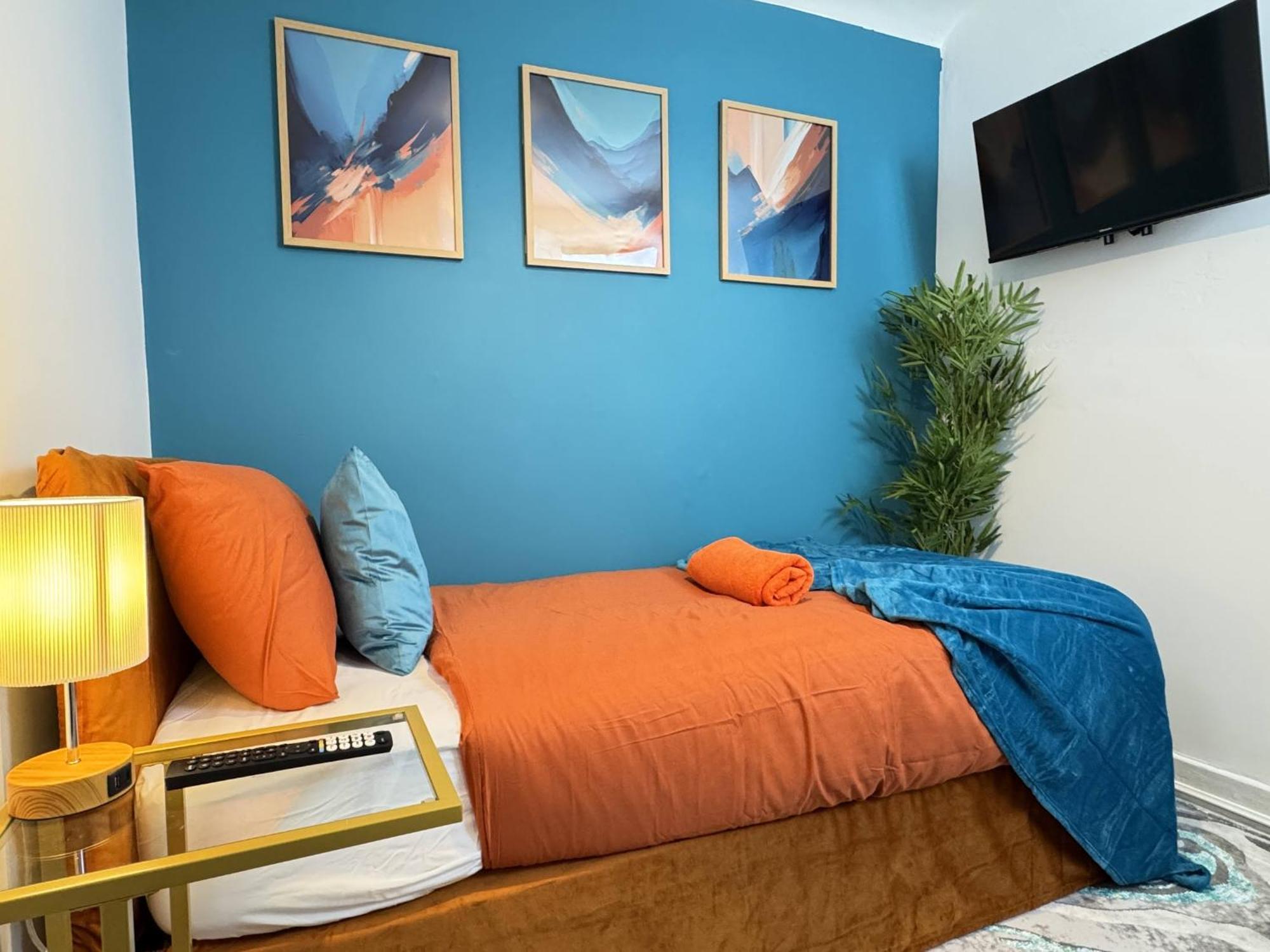 Tv Every Bedroom 4 Bed 2 Bath Free Parking Holiday home *