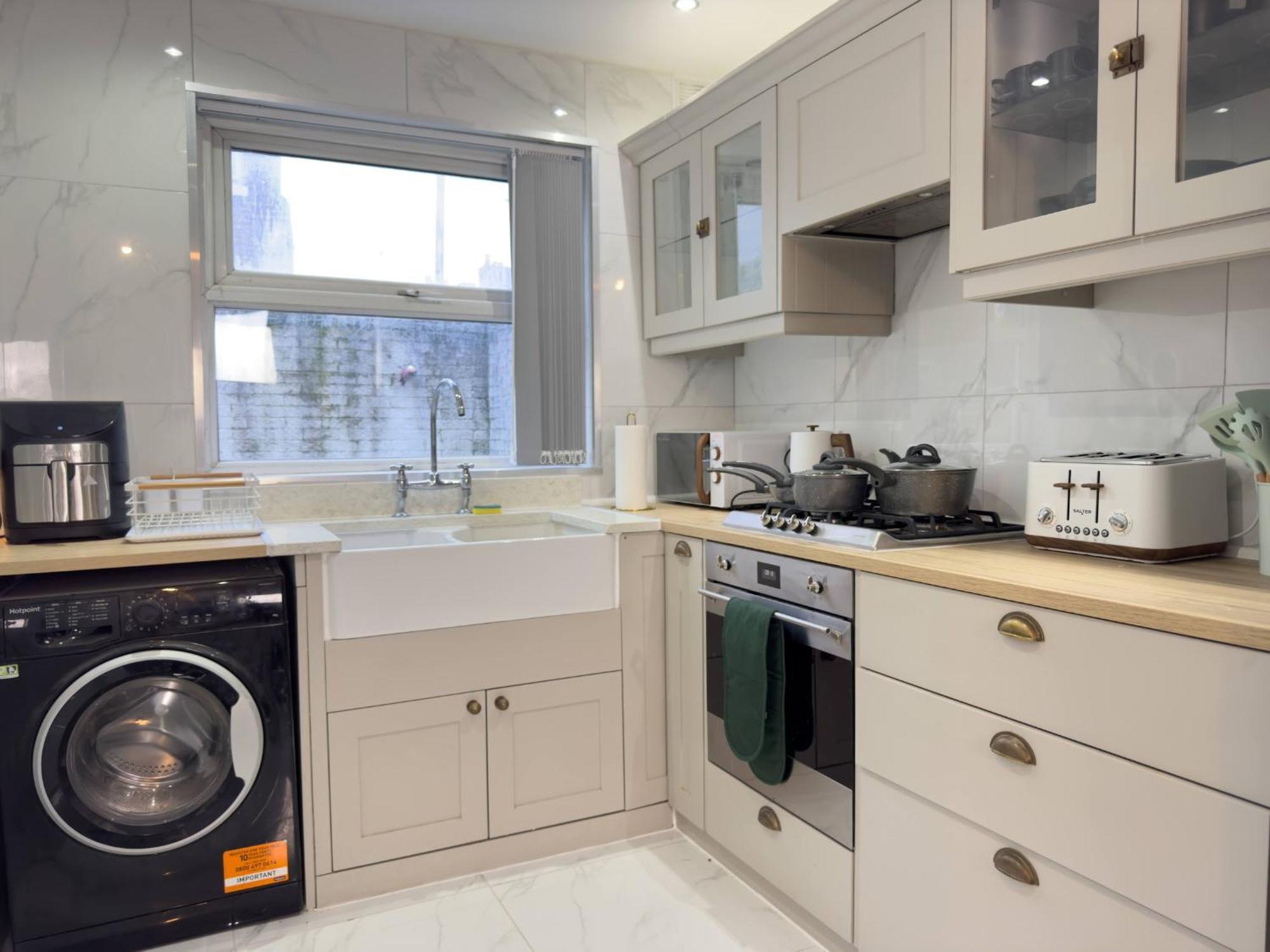 Tv Every Bedroom 4 Bed 2 Bath Free Parking Holiday home