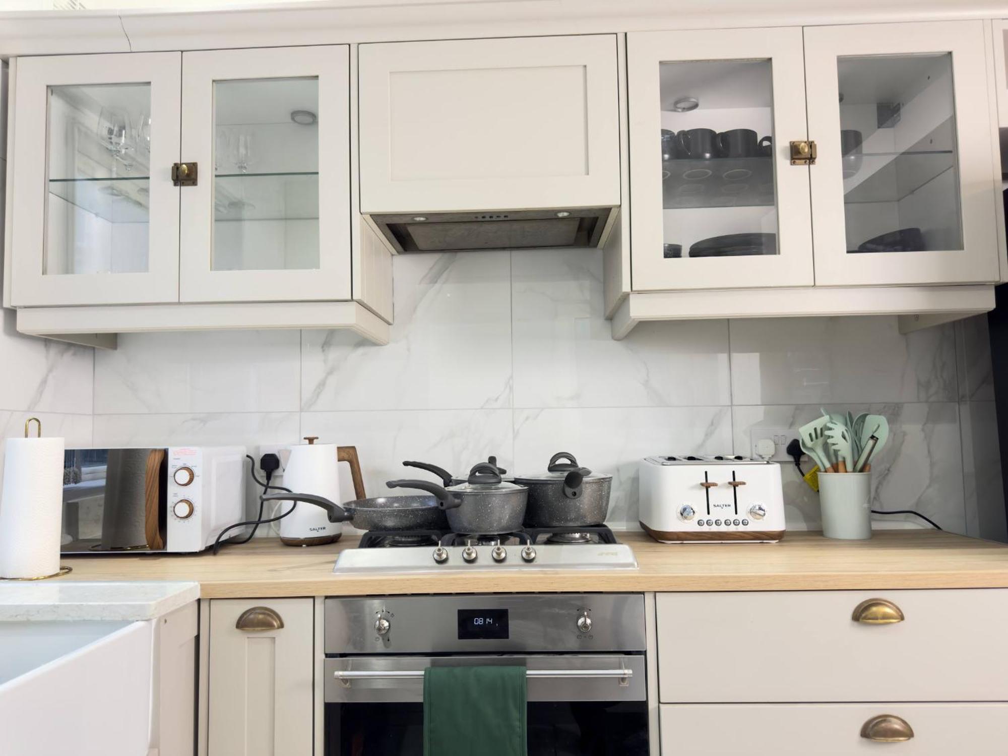 Tv Every Bedroom 4 Bed 2 Bath Free Parking Holiday home Liverpool