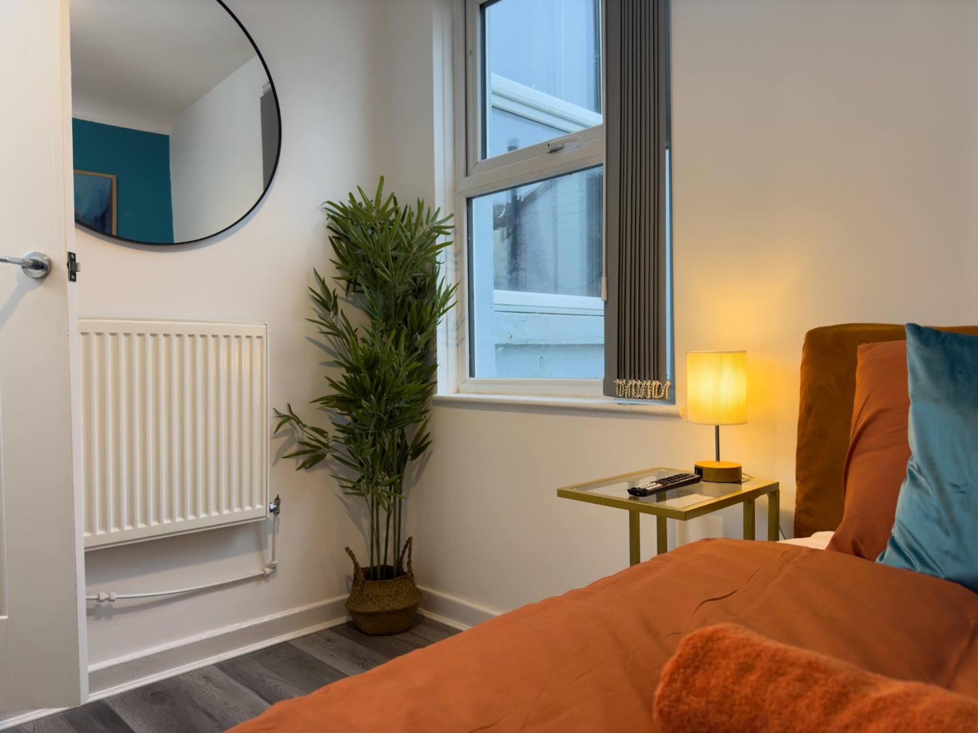 Tv Every Bedroom 4 Bed 2 Bath Free Parking Holiday home Liverpool