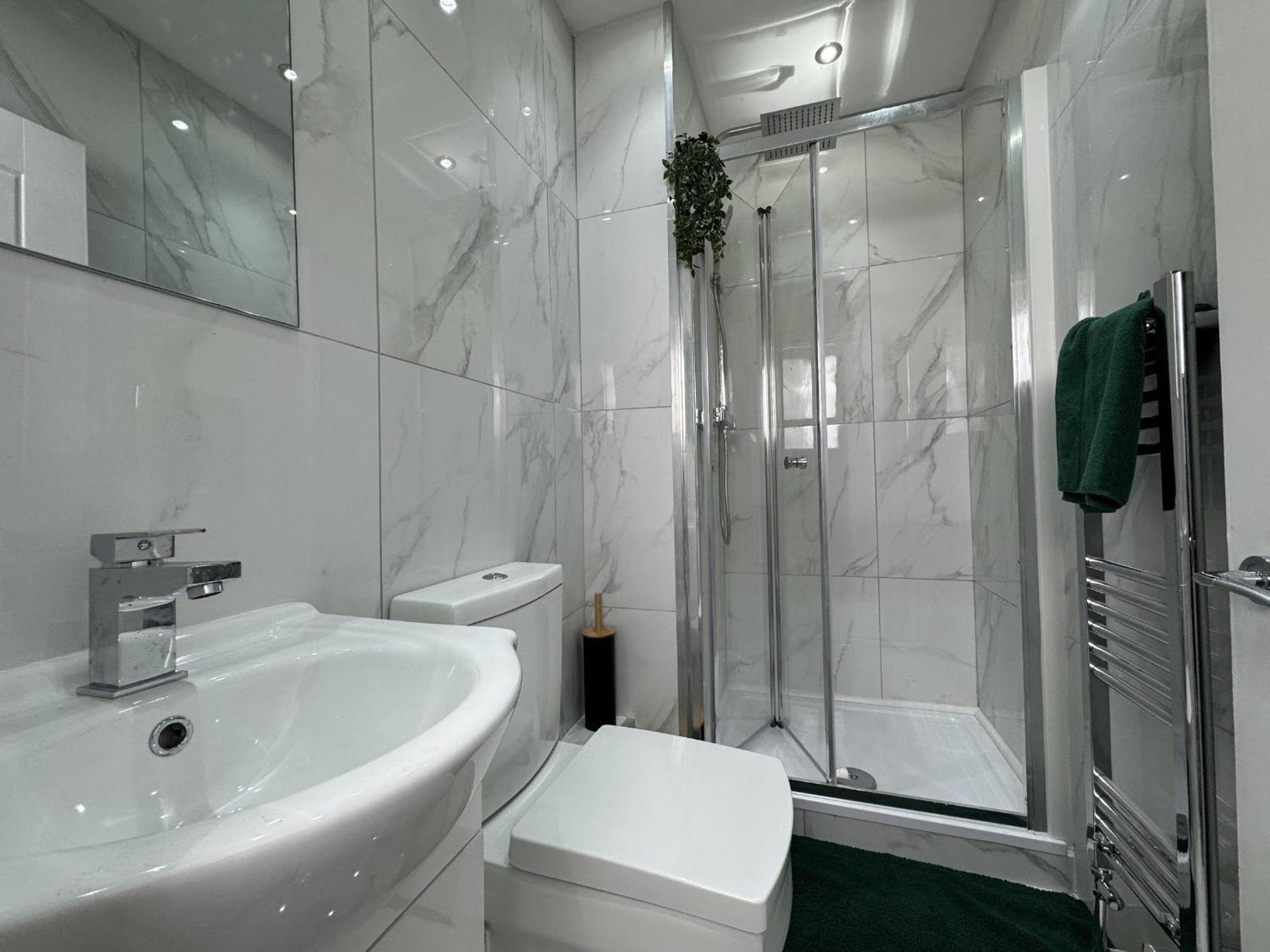 Tv Every Bedroom 4 Bed 2 Bath Free Parking *