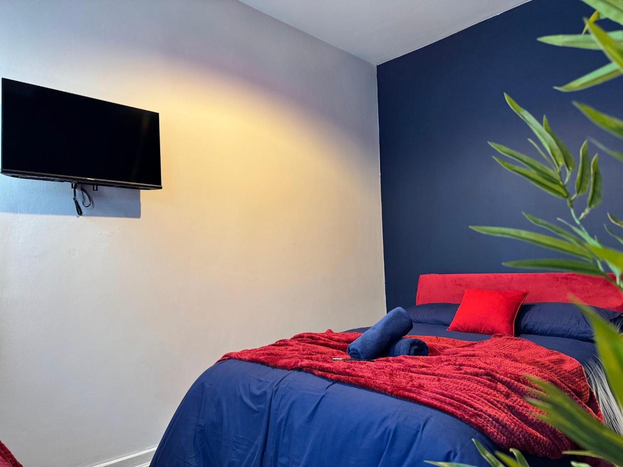 Tv Every Bedroom 4 Bed 2 Bath Free Parking